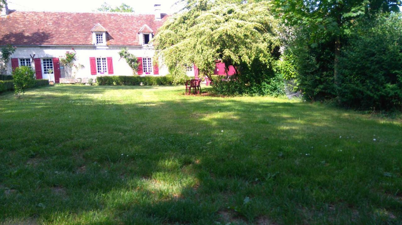 Le Vol Du Papillon Treigny Exterior foto